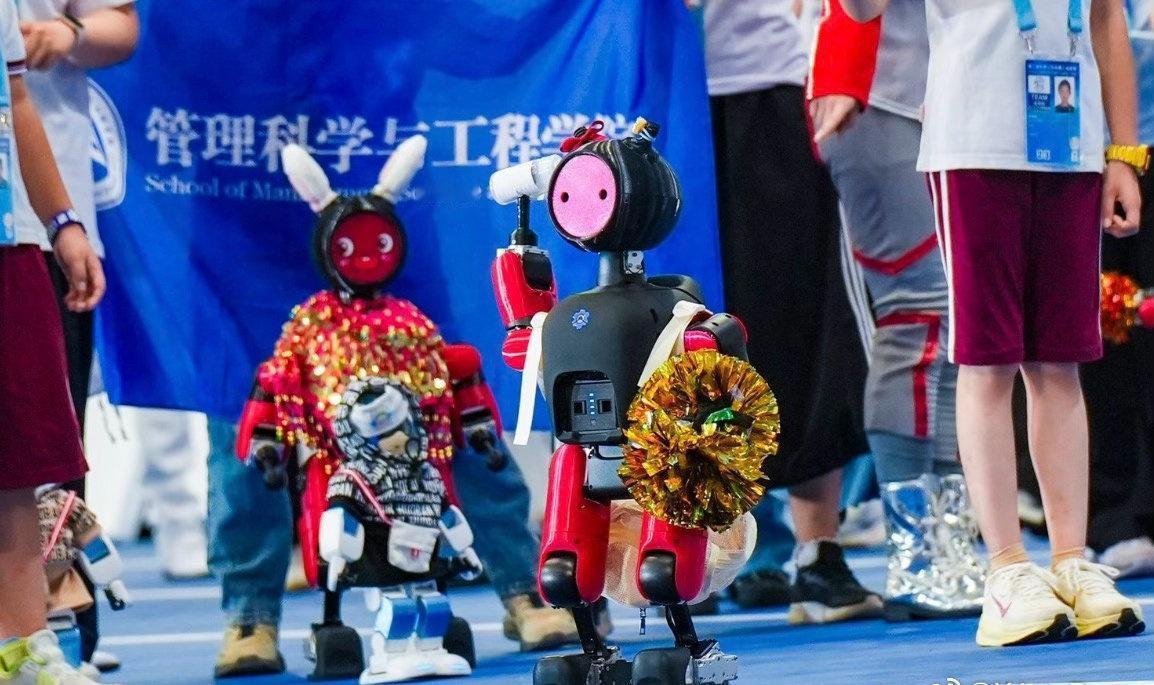 赛场传来振奋捷报！上海打工天团实力横扫领奖台。源自上海的具身智能技术，从黄浦江畔