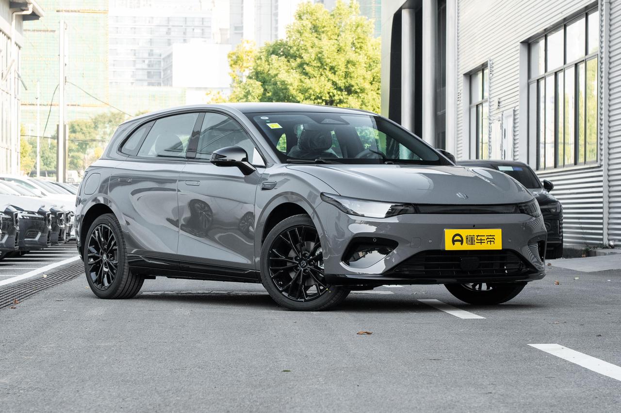 十万级纯电突然不香了，海豚和Lafa5谁更像“自己人”，买车前我试了三次。
零跑
