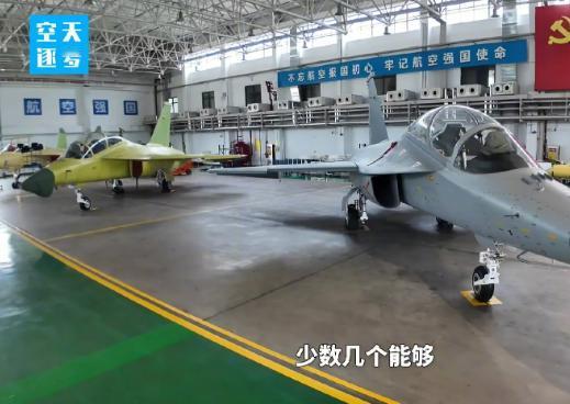奉旨泄密？央视镜头曝光了新一代“超级小黄蜂”舰载机，或已首飞？近日，有军事爱好者