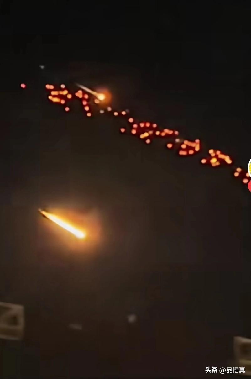 伊朗的烟花在以色列上空绽放，感觉以色列都不想发射防空导弹了，不知道是库存不足，还