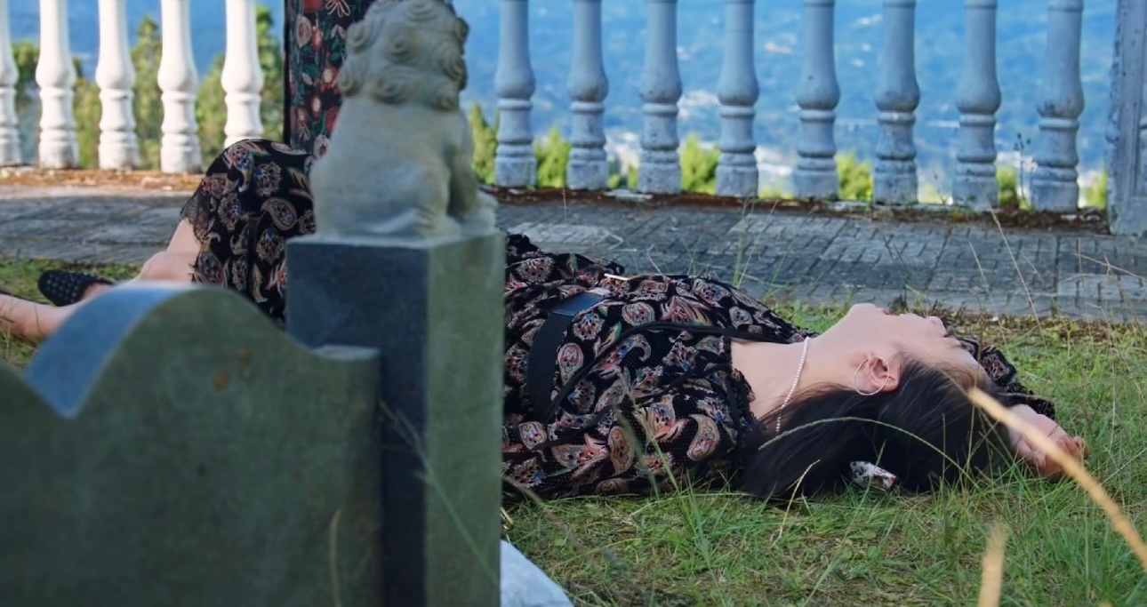 黄小蕾无声哭戏黄小蕾演出了生理性难过黄小蕾精准抓住情绪细节，克制又充满力量，这段