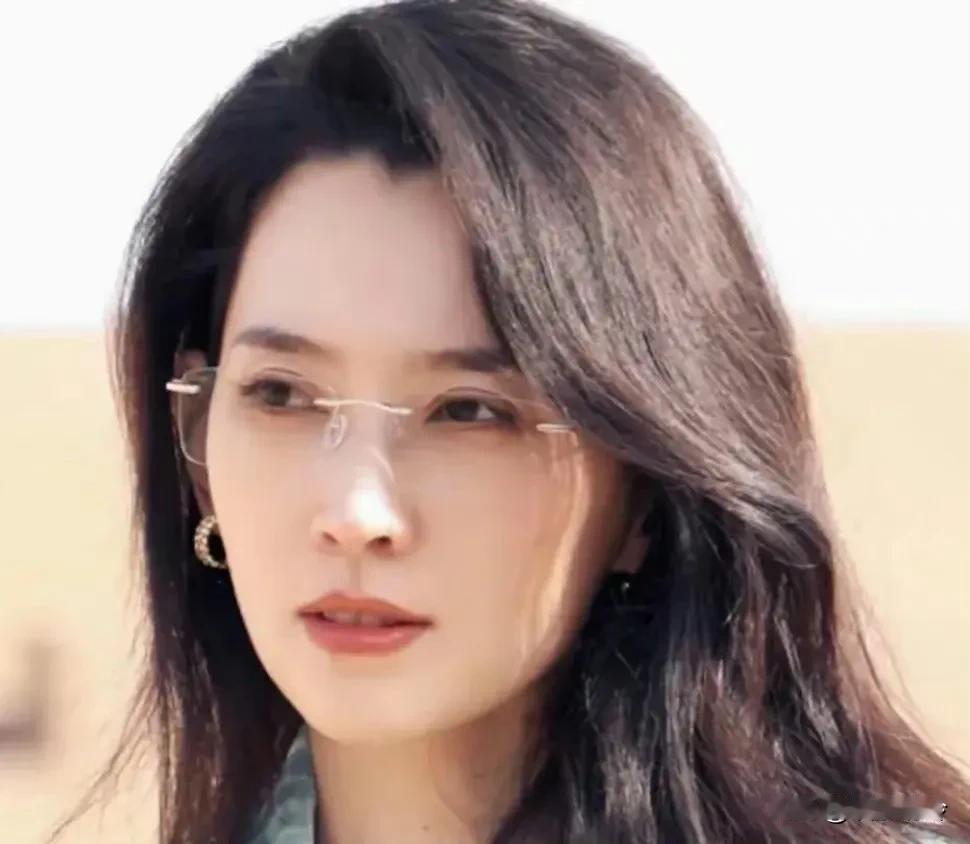 森林北和汪峰的恋情危险了！与汪峰官宣恋情以后，森林北多个原定的文旅活动被主办方撤