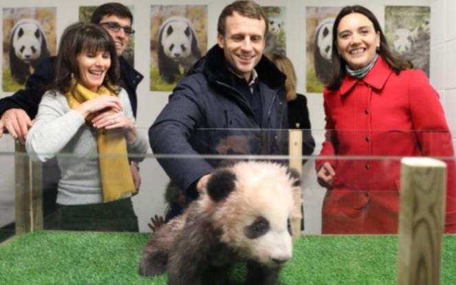 时隔两年半，马克龙再次访华，中方的态度已经不同了。
2023年4月那次，中方红毯