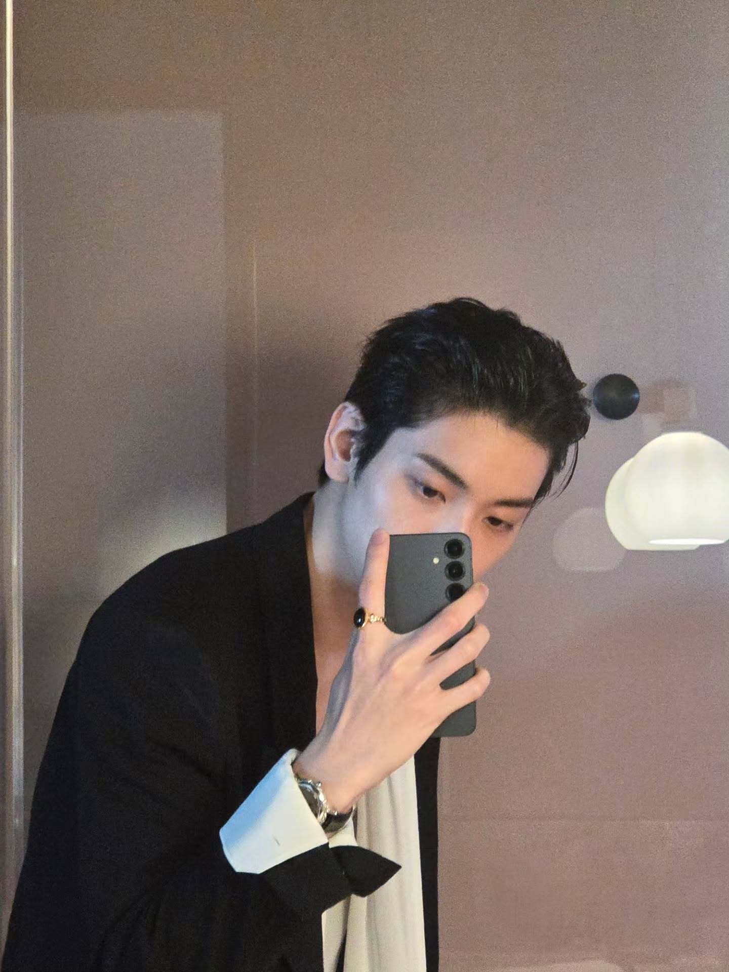 崔秀彬｜米兰男装周Dolce & Gabbana 2027春夏男装大秀看秀造型 