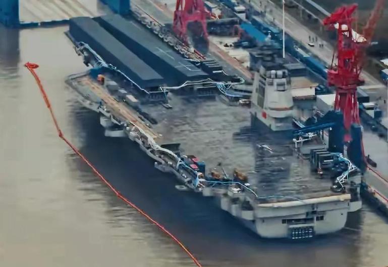 为什么福建舰这么久还不服役？其实说白了，是因为福建舰的技术问题，没办法直接服役。