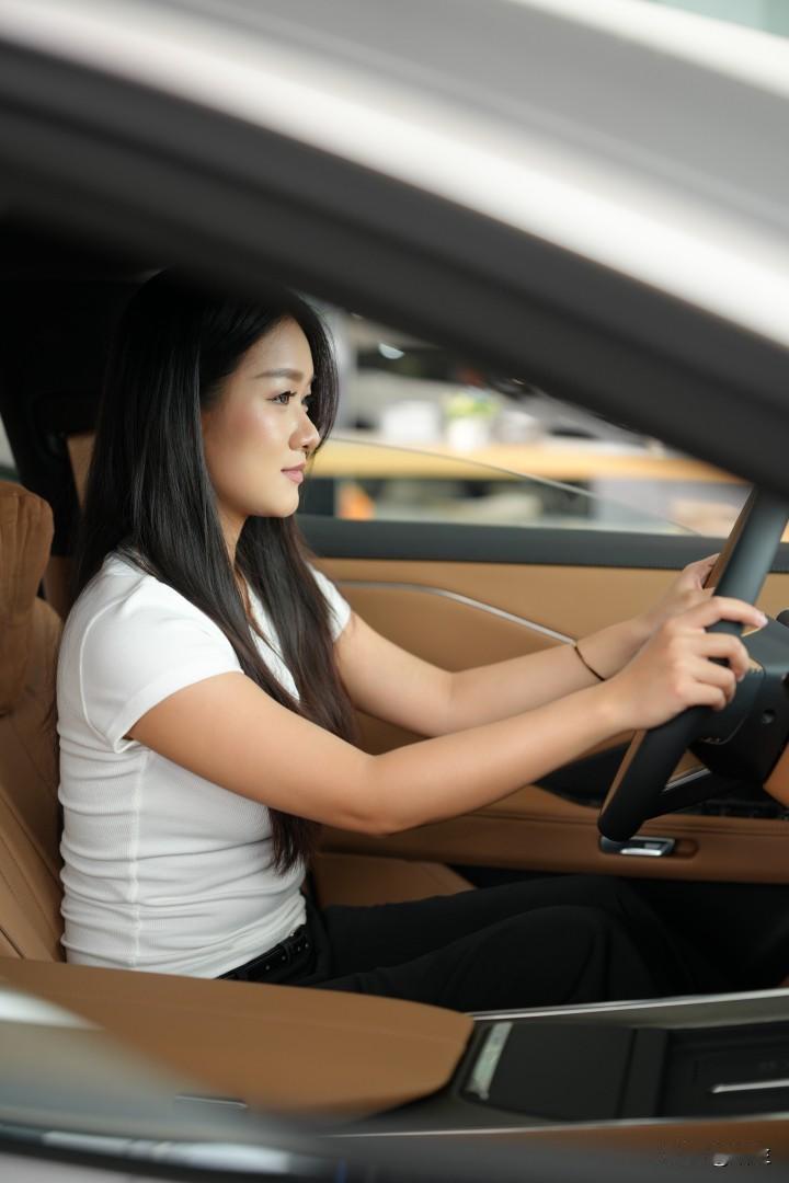 女生选车新信号：拒绝“粉红税”，为何铂智7频频被比较？

汽车展厅里正悄然发生一