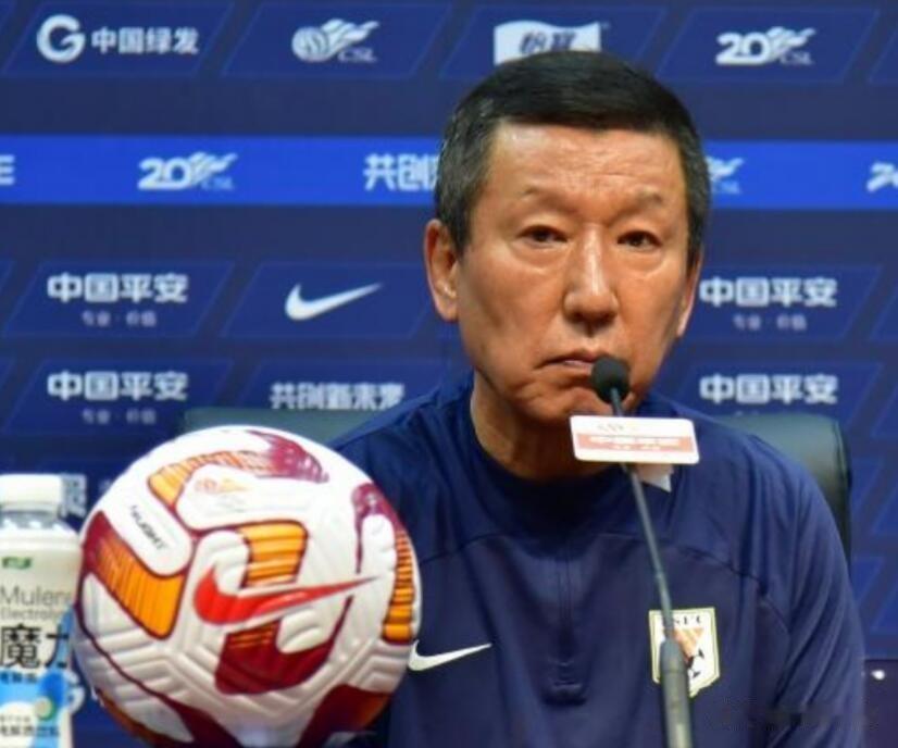 山东泰山和上海海港赛后的发布会中，泰山主教练崔康熙好像表扬了一下上海海港。
只听