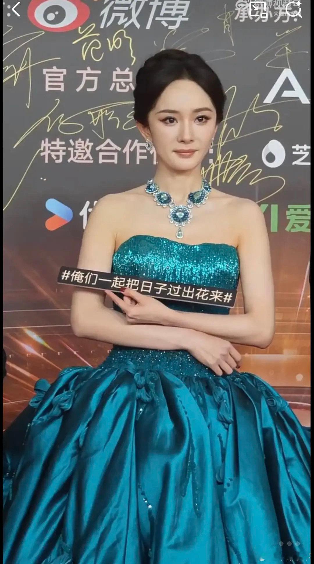 把粉丝辱过丽的词原封不动全捡来穿了这是 ​​​