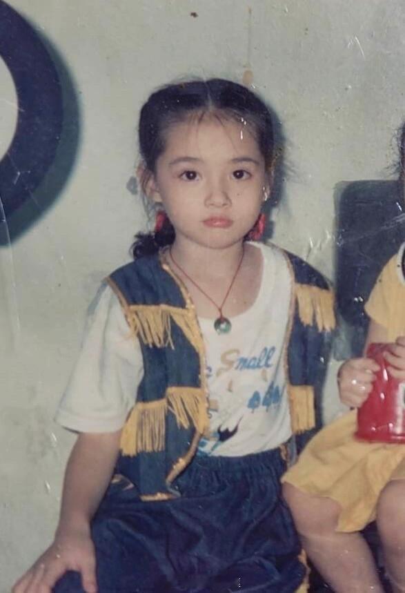 #郭碧婷[超话]#  左滑看情绪稳定的小女孩👧🏻乘風破浪🌊[抱一抱]   