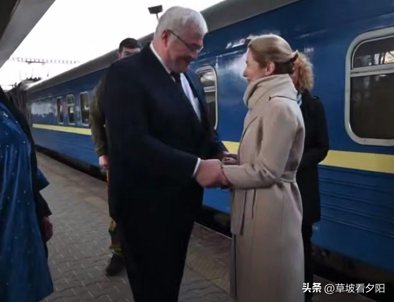 乌克兰与欧盟代表已抵达基辅，双方将围绕多项议题展开磋商。
 
此前消息显示，欧盟