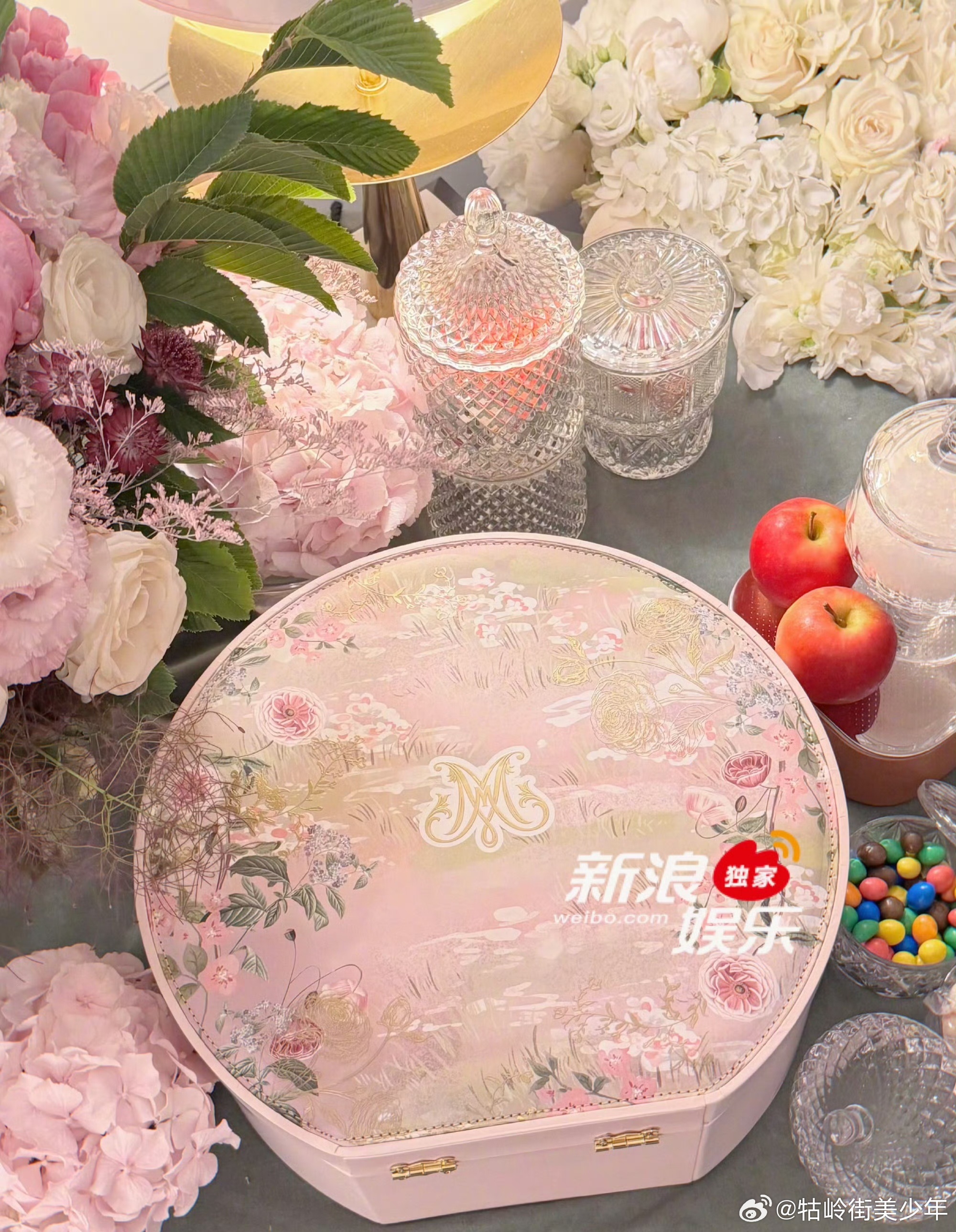 奚梦瑶何猷君要举办婚礼了。2019年何猷君求婚，之后领证，因为忙着生孩子婚礼一直