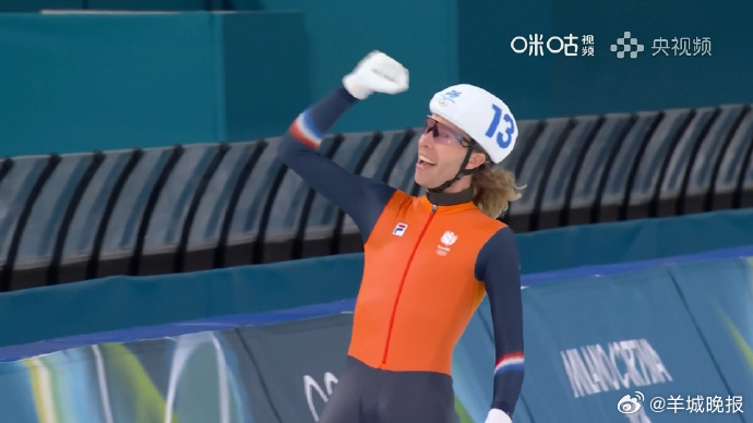 【#伯格斯马速滑男子集体出发金牌#】🏅️米兰冬奥会男子集体出发决赛，荷兰40岁