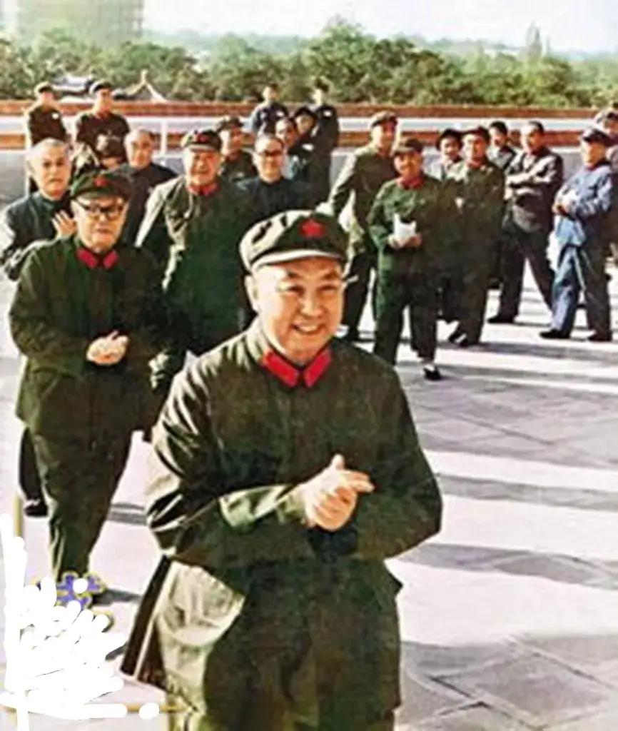 伟大的马列主义、毛泽东思想万岁！毛泽东思想的精髓实事求是、共同富裕、为人民服务永