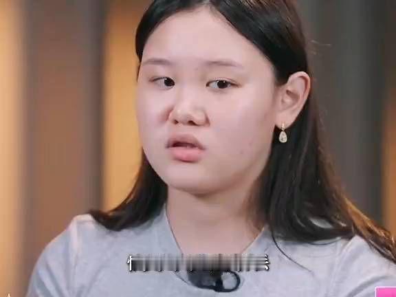 就很离谱张家齐妈妈送张家齐黄金没给女儿自己保管，张家齐连见都没见过！