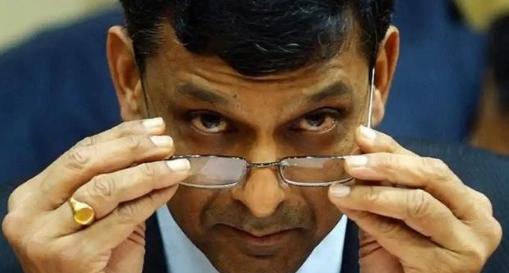 印度最强经济学家拉詹接受美媒采访时曾表示：世界上只有一个中国，印度根本没有能力学