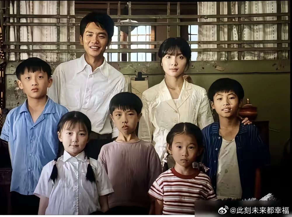 再看《给阿嬷的情书》，竟发现导演布下了一个巨大的谜局，让人细思极恐。那张1978