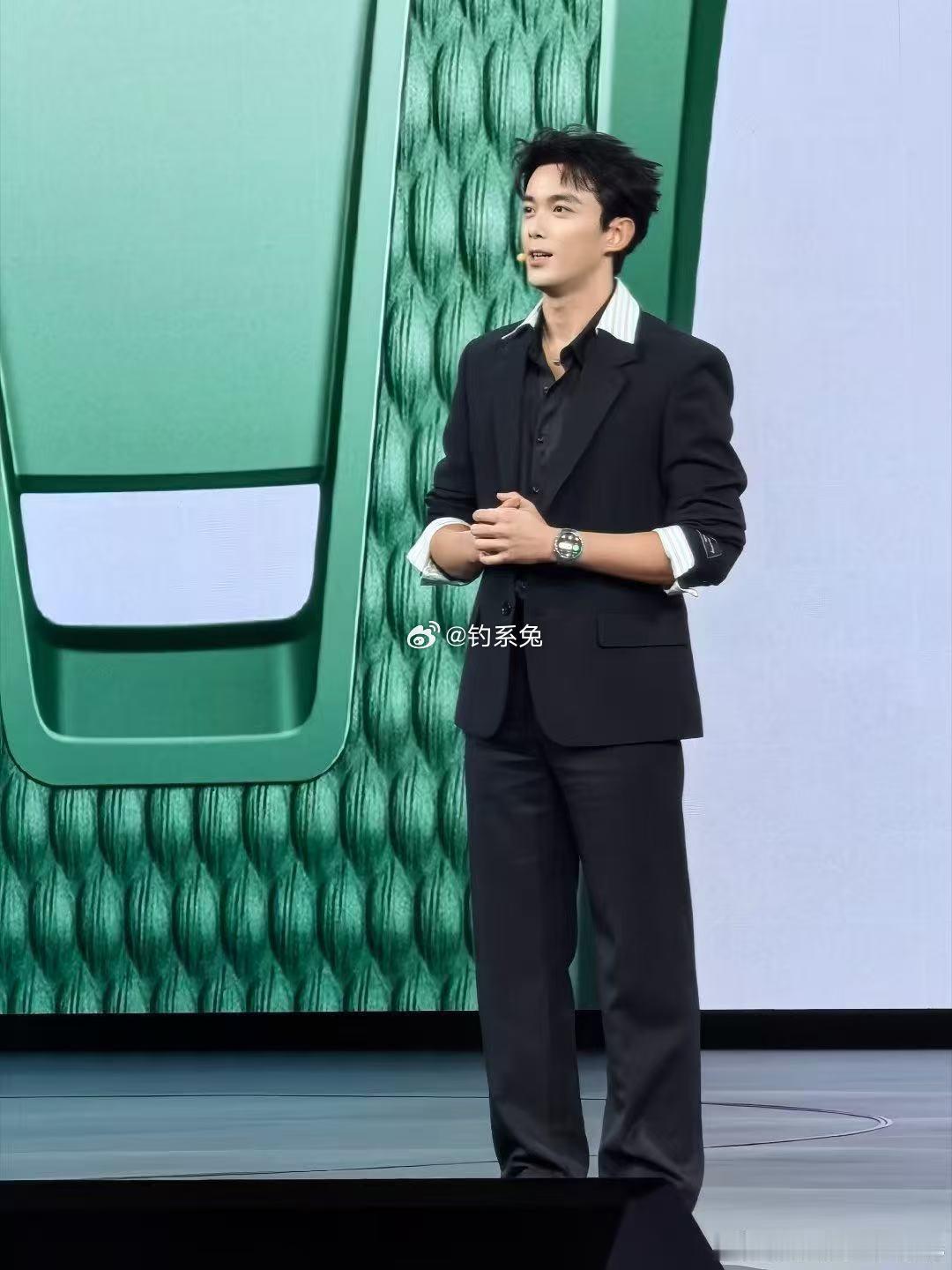 吴磊连续三年亮相华为新品发布会吴磊成华为发布会固定NPC吴磊和华为的发布会之约，