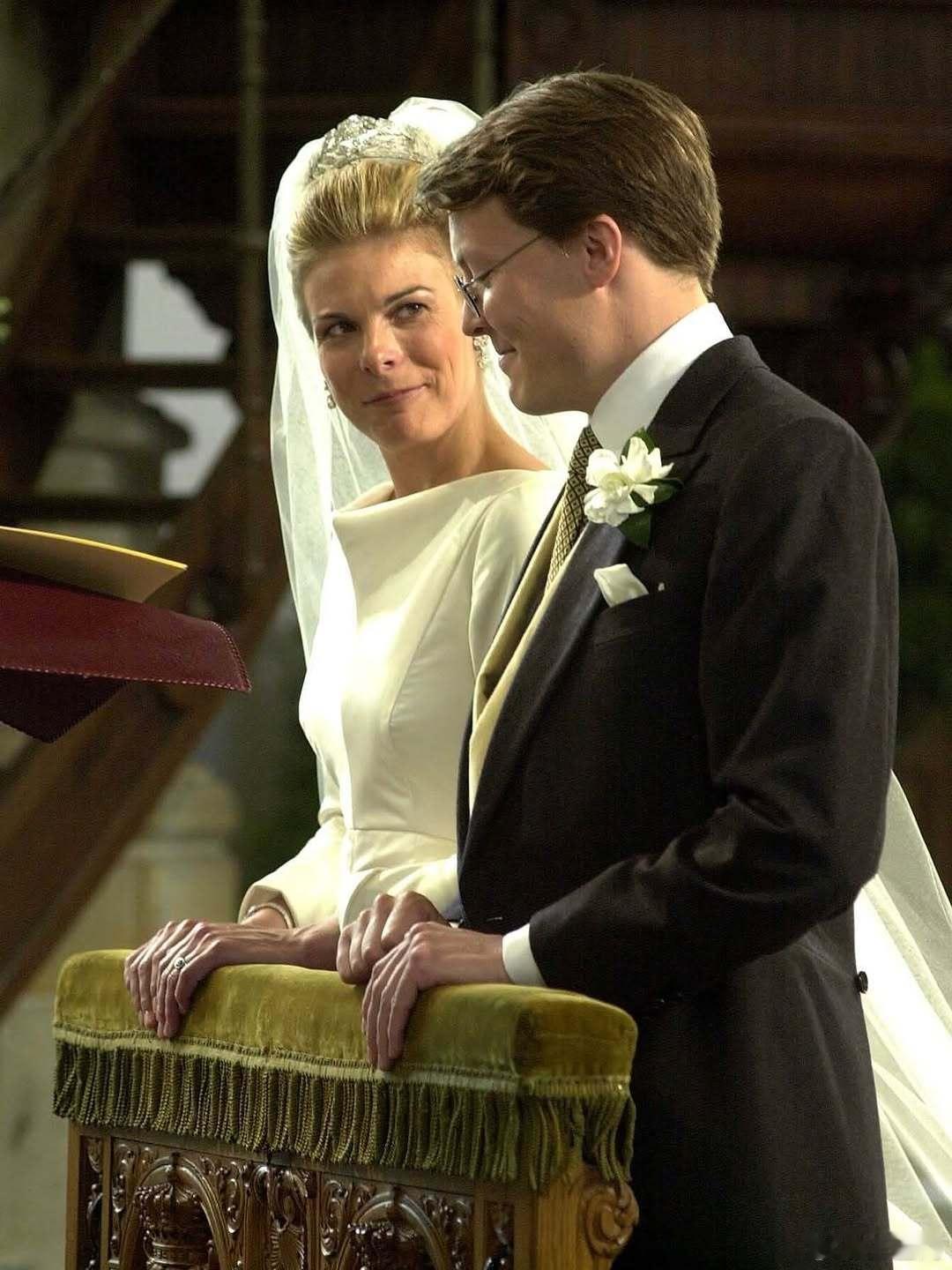 荷兰王室 🇳🇱5月19日，康斯坦丁王子和劳伦蒂安王妃结婚25周年。王室婚礼世