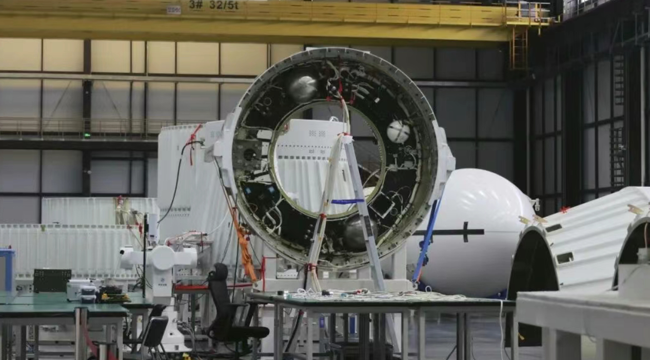 近日，力箭一号遥十三运载火箭在中科宇航产业化基地如期完成总装测试工作，顺利通过出