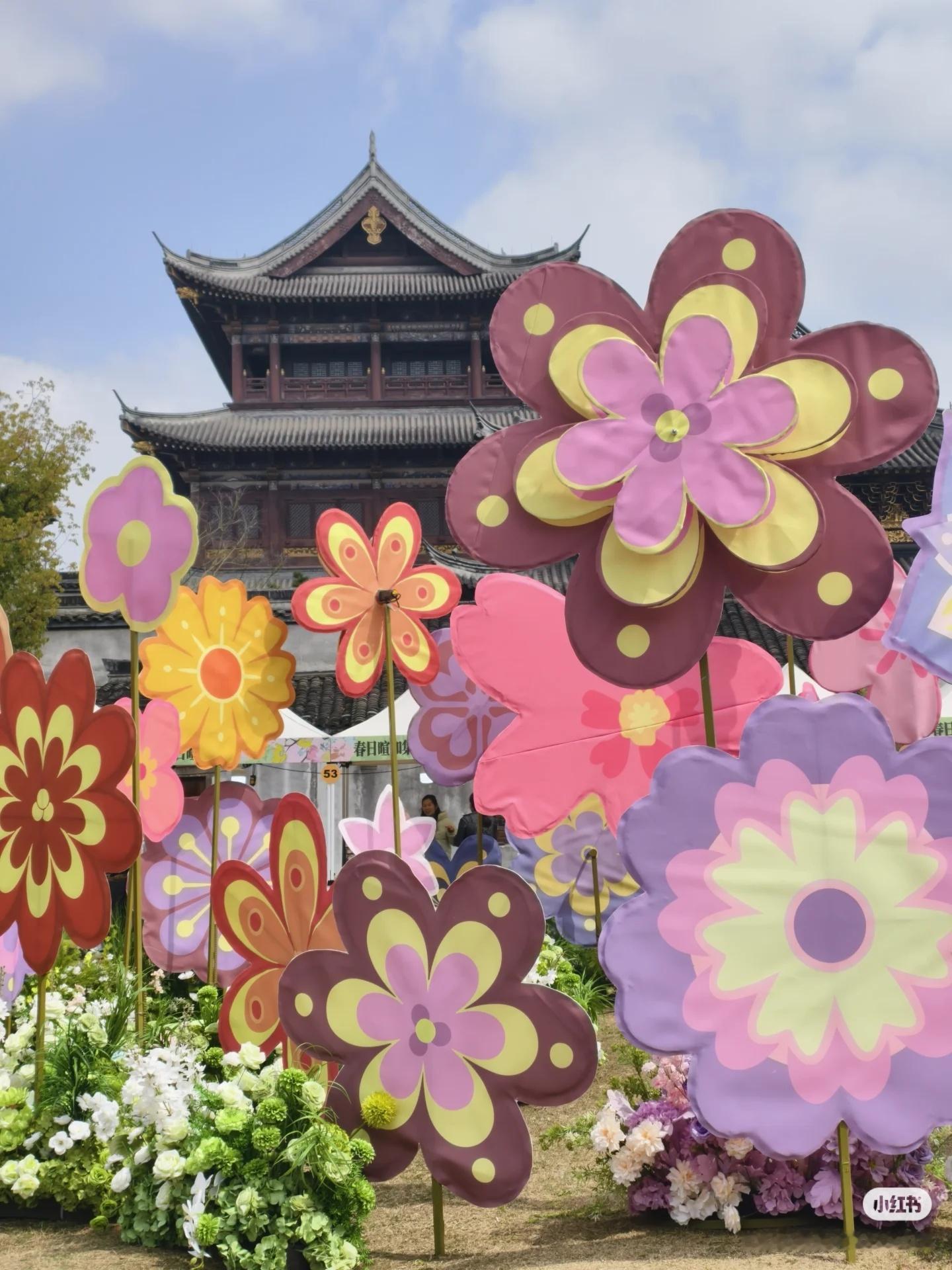 草坪原来可以布置成这样撇开高温，草坪视野开阔，放物料没有层高限制想一想🤔每个人