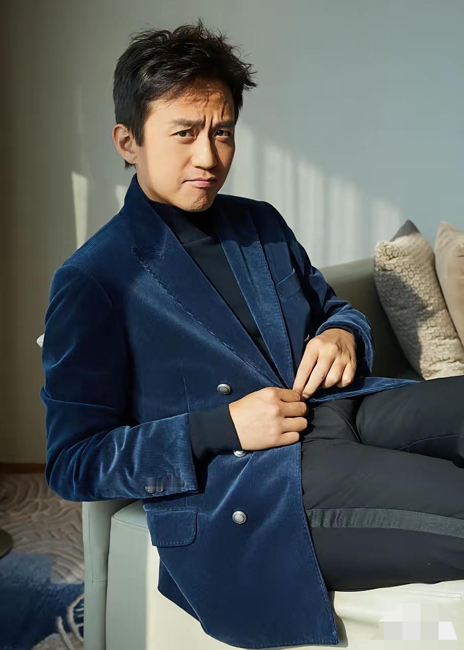 邓超咋就很少拍戏了？可别瞎猜他过气或者演技不行啦！人家那是主动给生活踩了脚“刹车