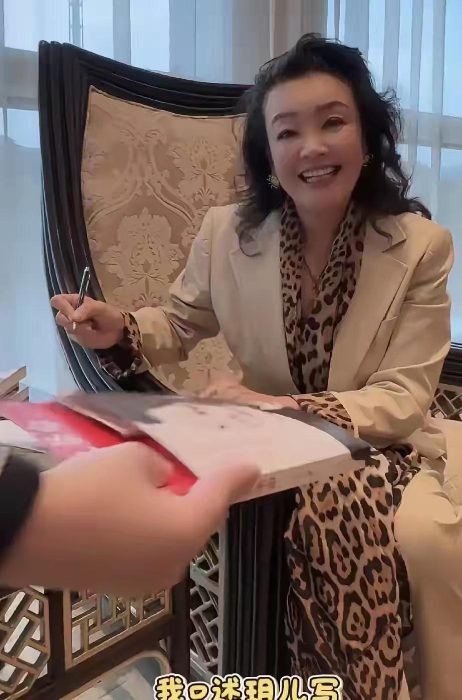 兰姐特别开心，满满的正能量，人家就是那么厉害，努力做了很多事情，就是让自己家的麻