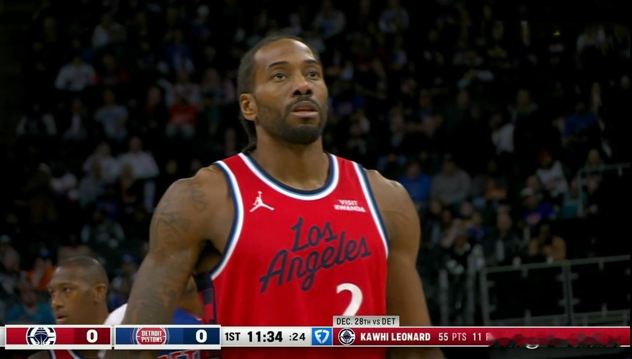 快船当家球星伦纳德真是毫无斗志！在今天快船客场挑战活塞的比赛中，目前双方的首节比