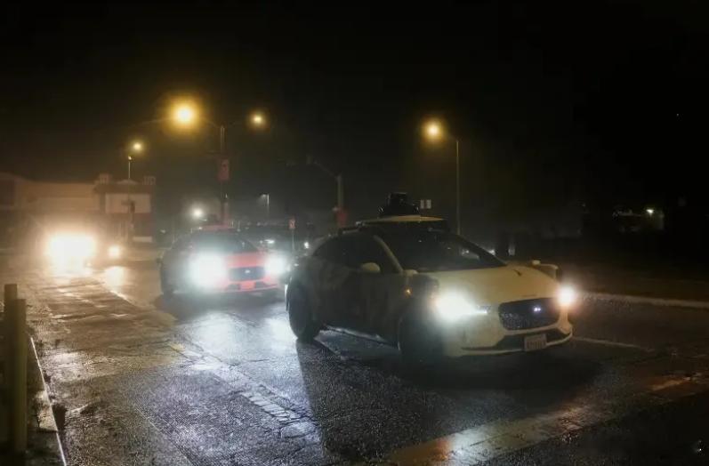 【无人驾驶遭遇停电咋办？孙玉良：过渡阶段需要人工与机器智能结合】在科技狂潮席卷全