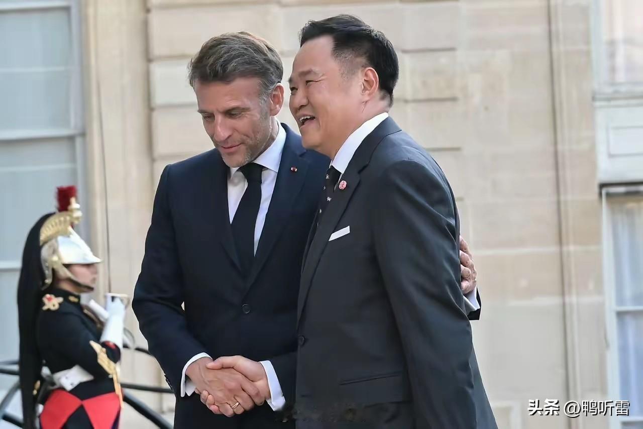 阿努廷真是聪明人，他是有带他老婆塔农南去法国，只是他老婆是去参加泰国小公主的授勋