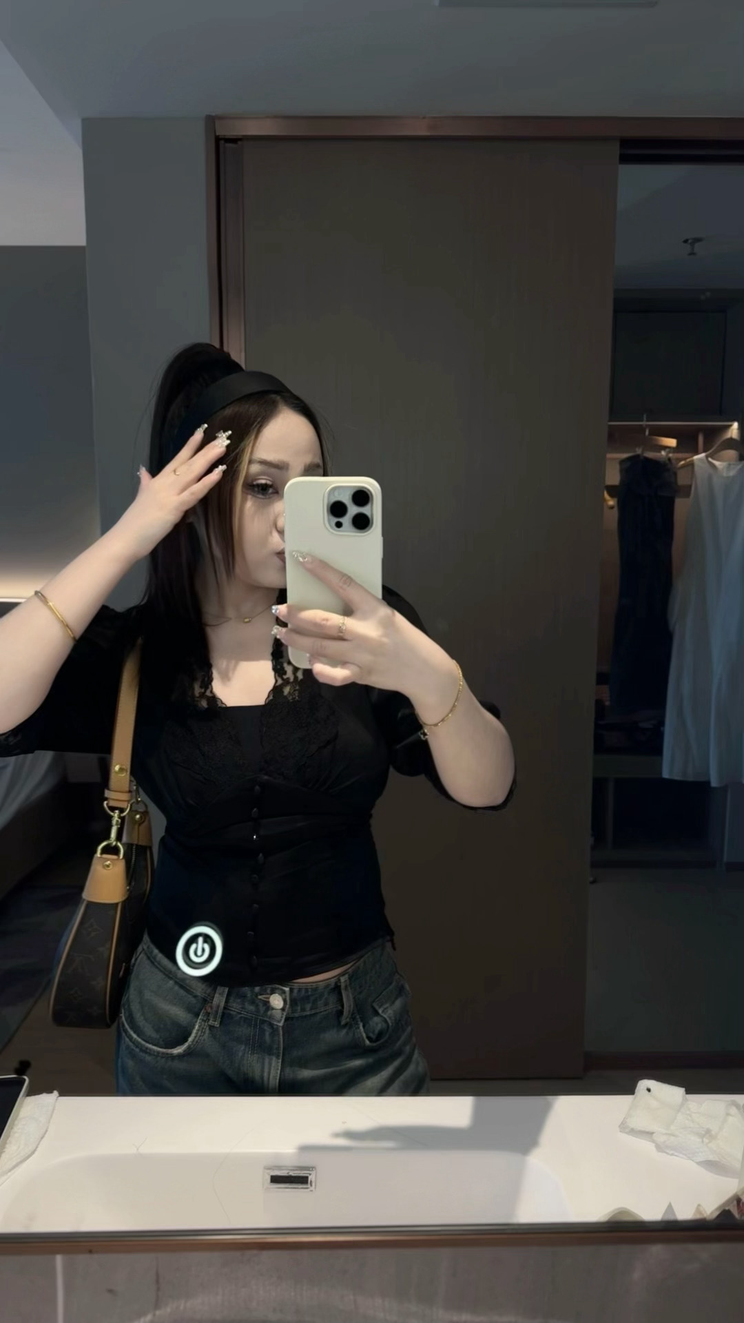 没有放不下谁 对我好 换个手我一样牵 ​​​