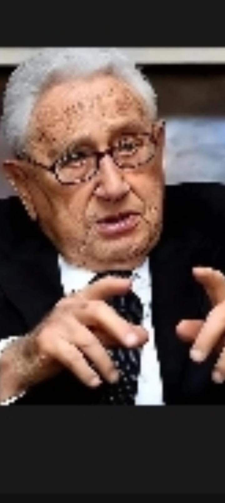 三年前基辛格先生曾警告世界，引爆第三次世界大战一定是日本。
他评价这个民族邪性且