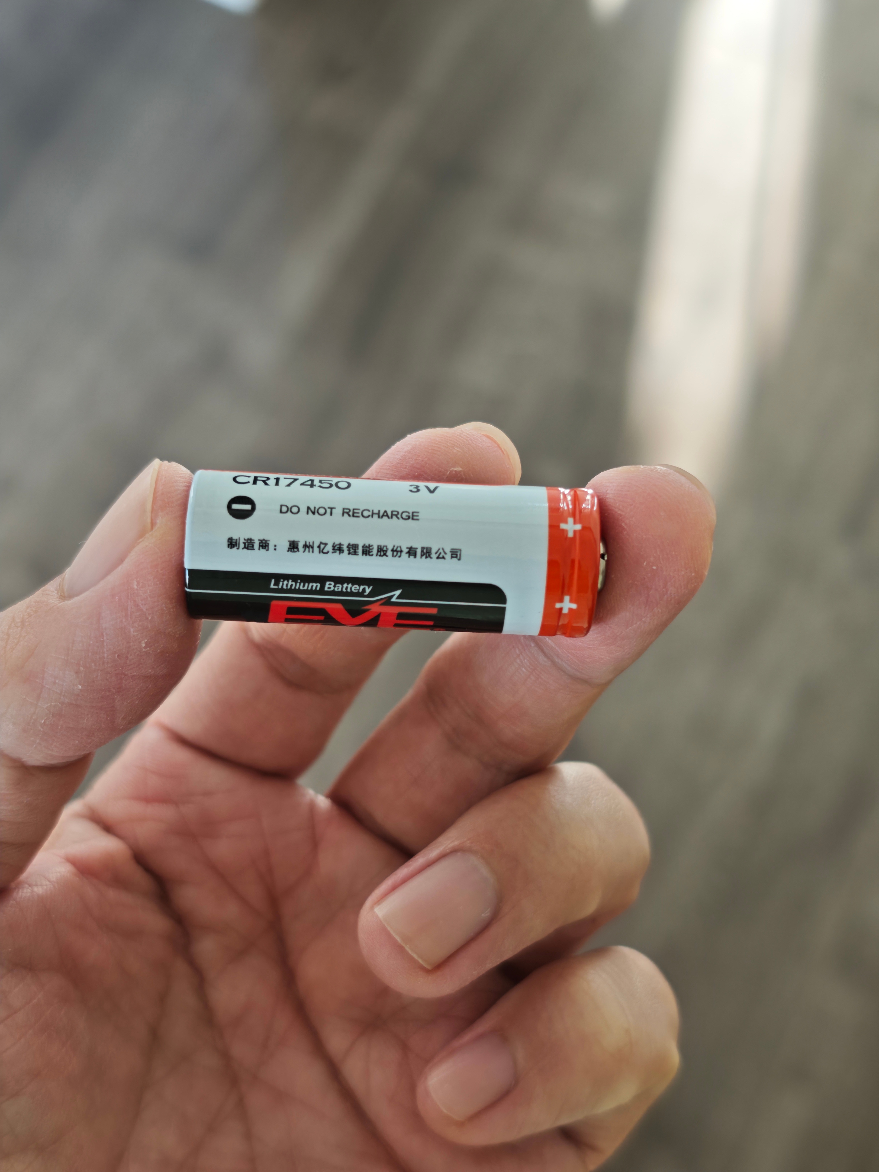 不可充电的锂电池，讲真，这玩意还真不常见～ 