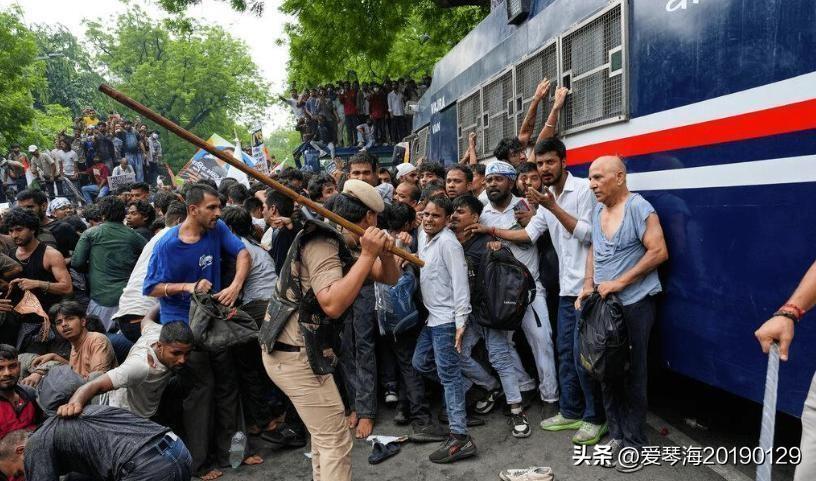 莫迪得力干将、印度教育部长普拉丹今日引咎辞职。他是因印度全国医学统考大规模泄题事