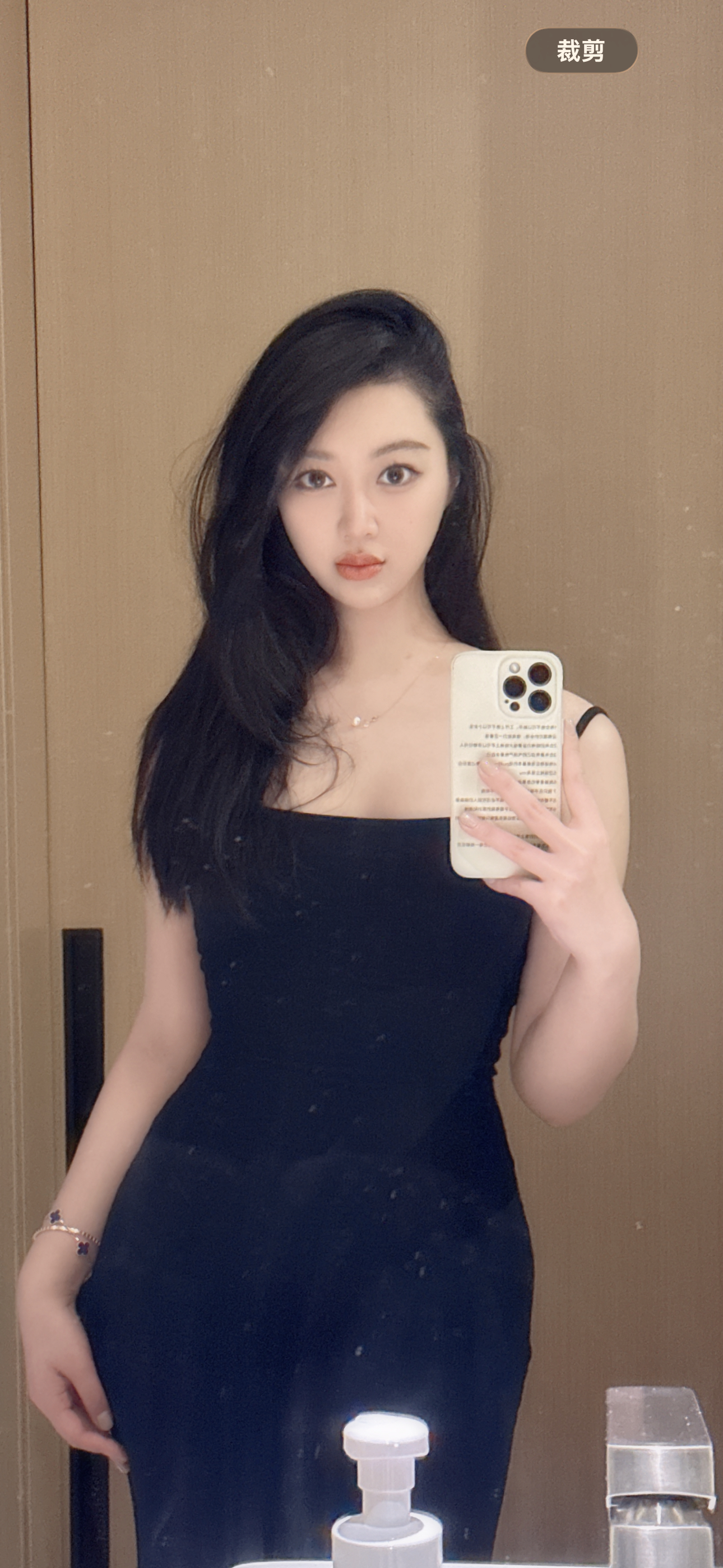 我刚才翻照片翻到这一张是二四年的时候拍的那个时候的嘴巴乔雅登还在现在乔雅登已经全
