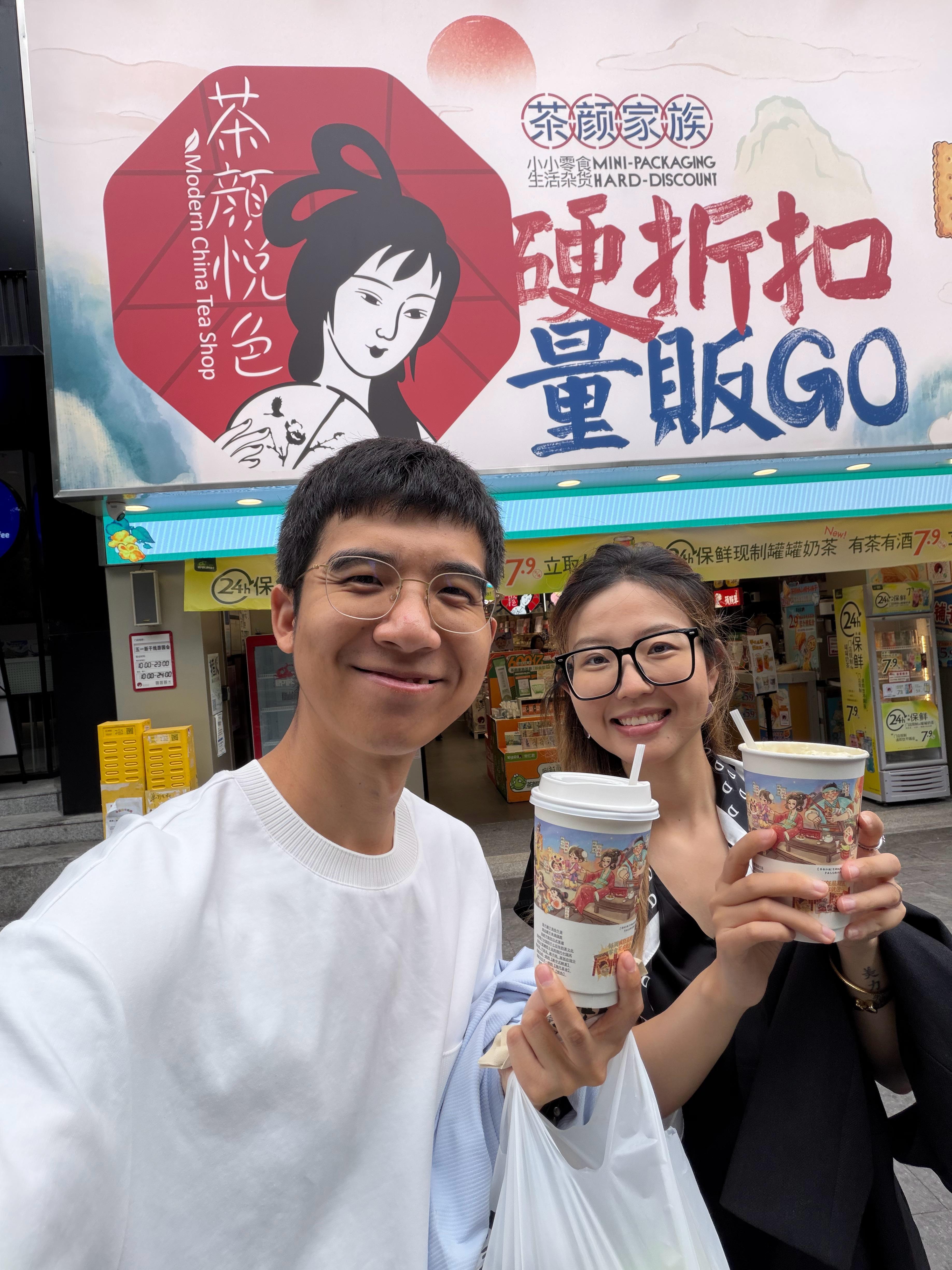 终于在长沙喝上茶颜悦色了[馋嘴][馋嘴][馋嘴]碰上了限时回归的桂花弄[嘻嘻] 