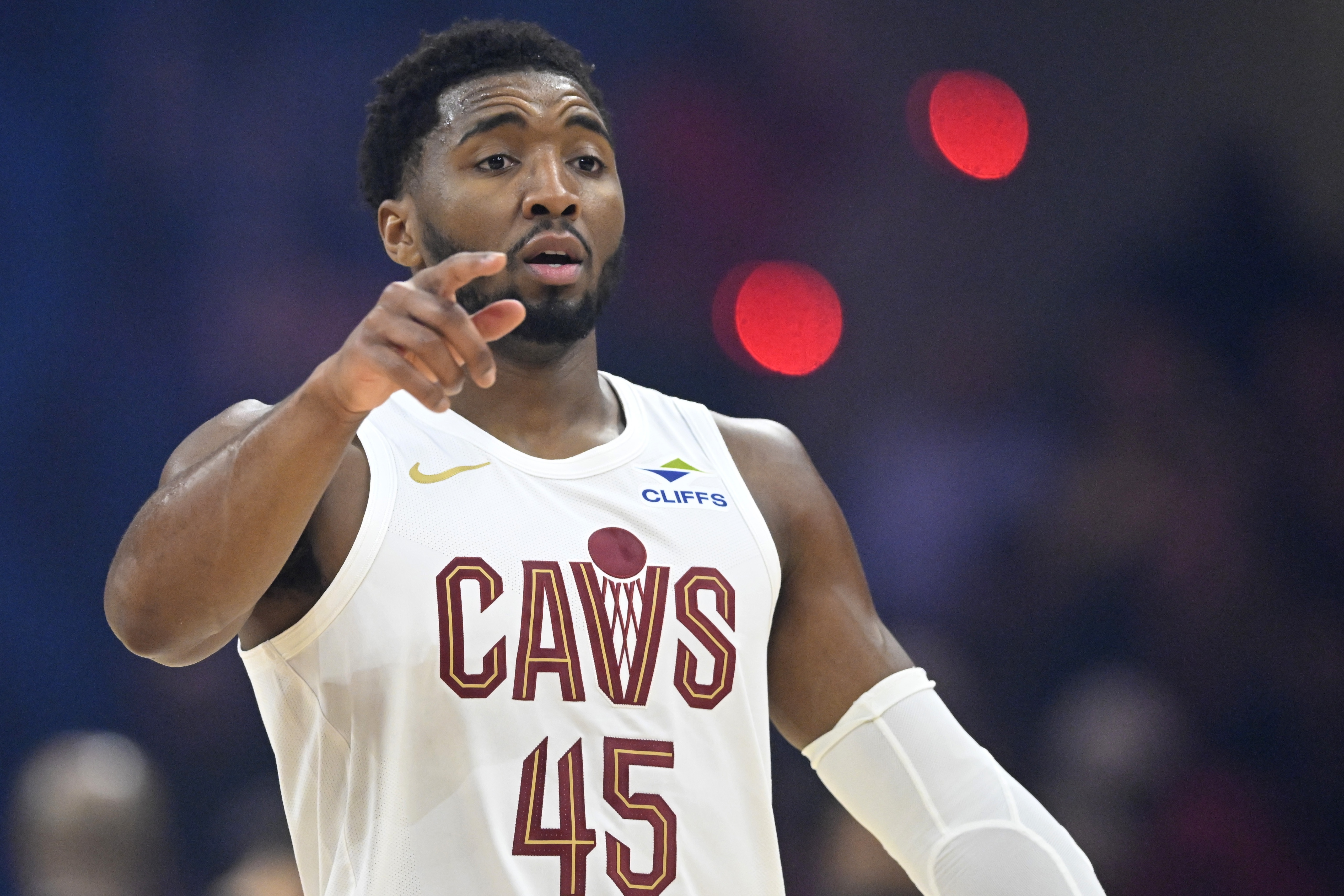 心累！米切尔狂砍48分创个人赛季新高 末节独揽24分逆转倒一奇才