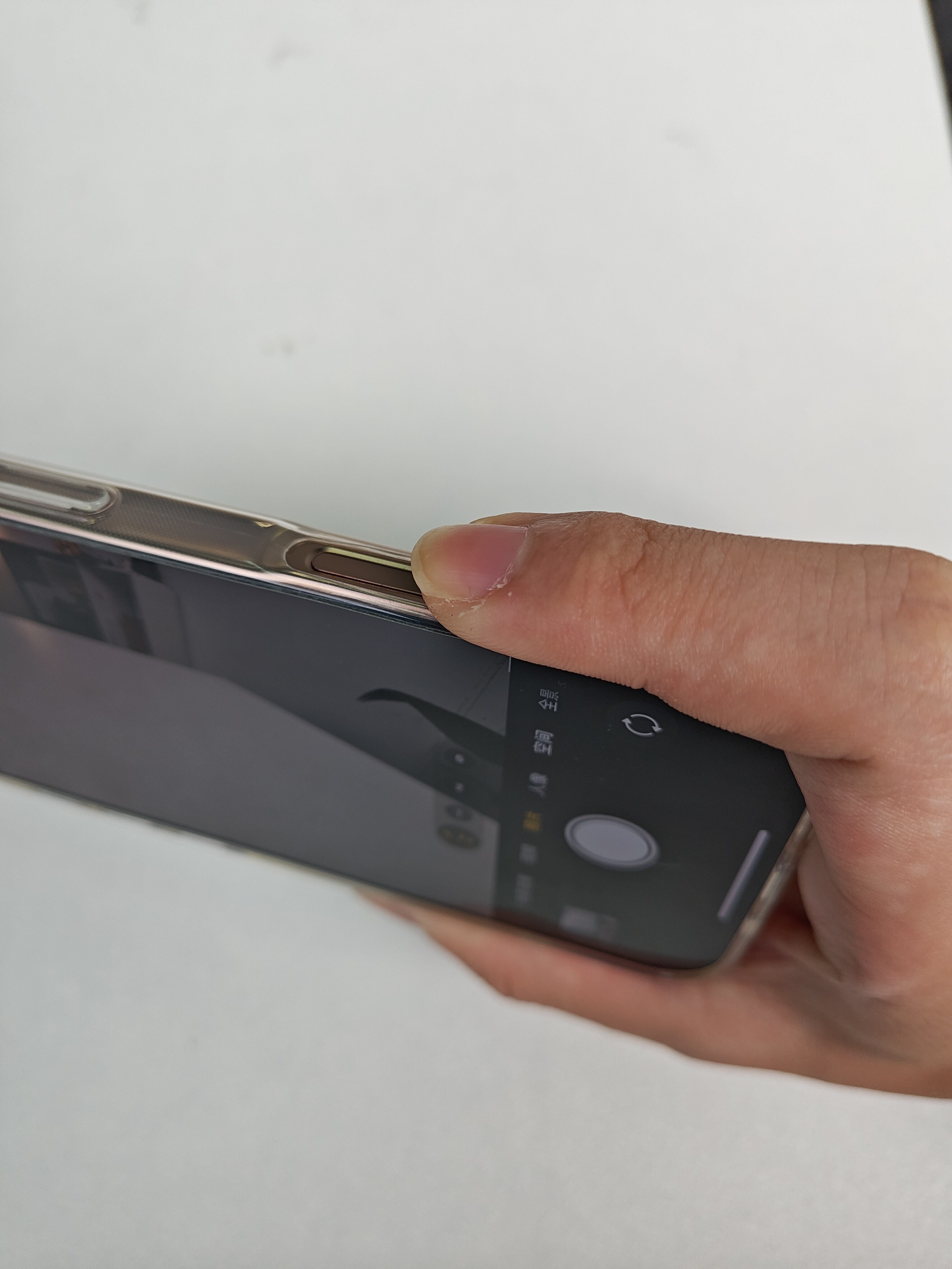 #iPhone16Pro触摸屏被曝或会失灵#屏幕怎么样不好说，但是这个侧边按键位