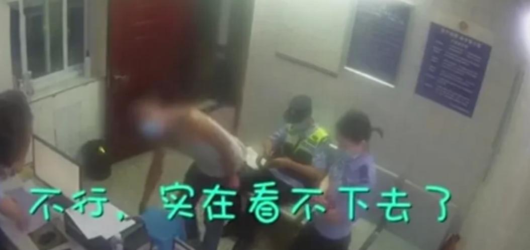 笑疯！3名男子去派出所调解纠纷，结果忍不住顺手修好坏空调，职业病太致命了！


