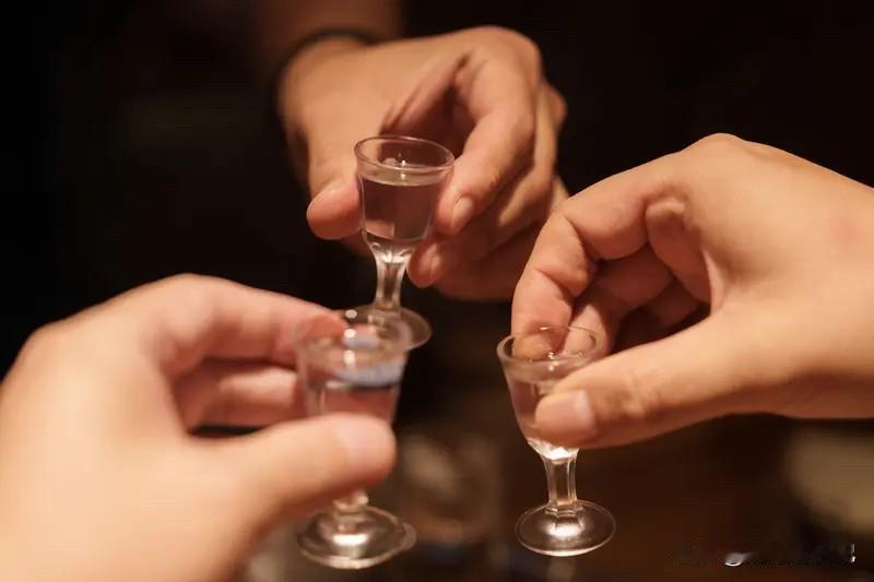 没有品的男人喝酒后都啥样？
我也第一次感受到，喝酒喝多的人啥样。
本身喝酒没量，