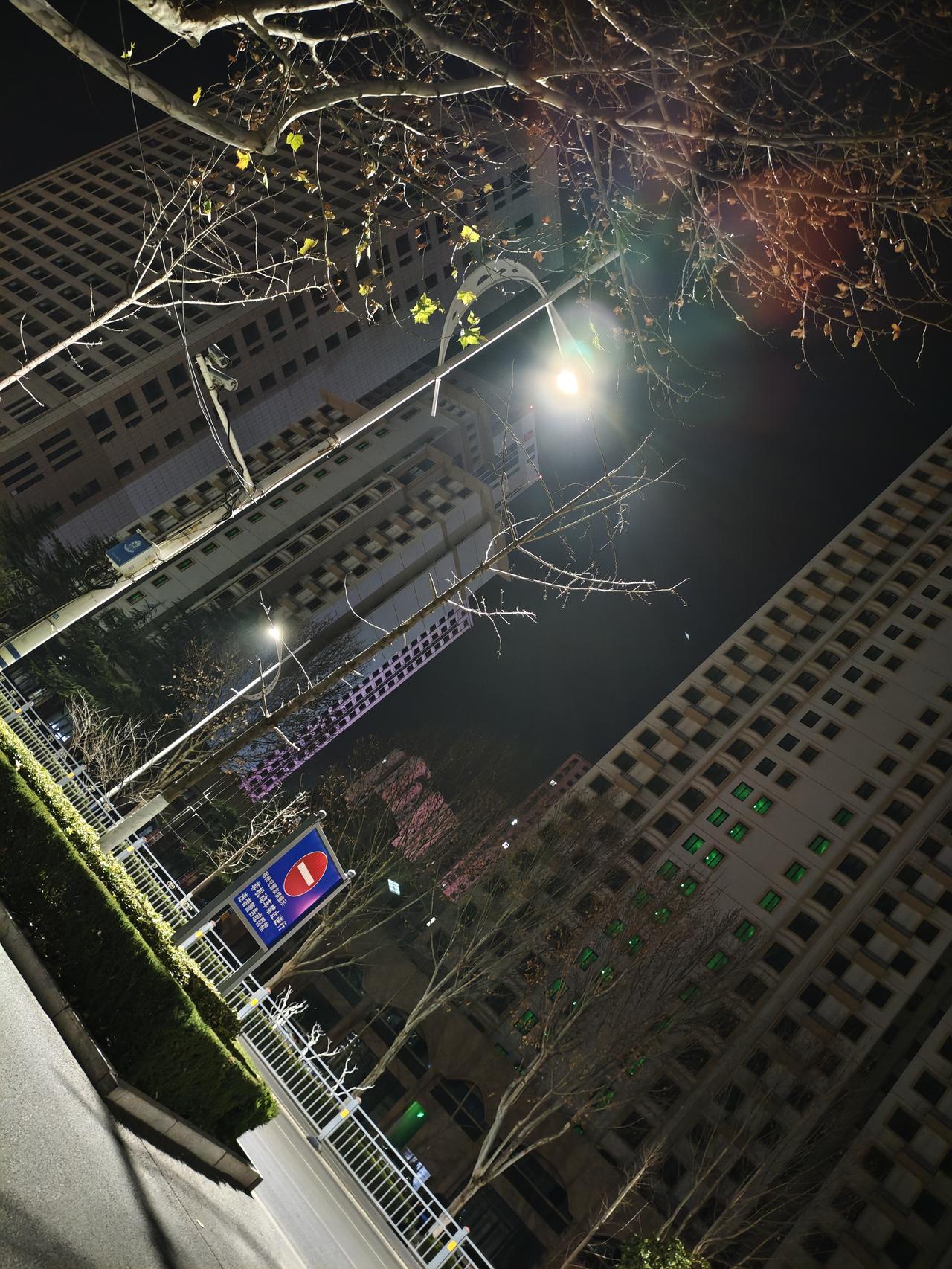 铜锅涮羊肉，二八酱配上韭菜花，那叫一个滴滴滴地道，和兄弟一起的开了三中全汇，我发