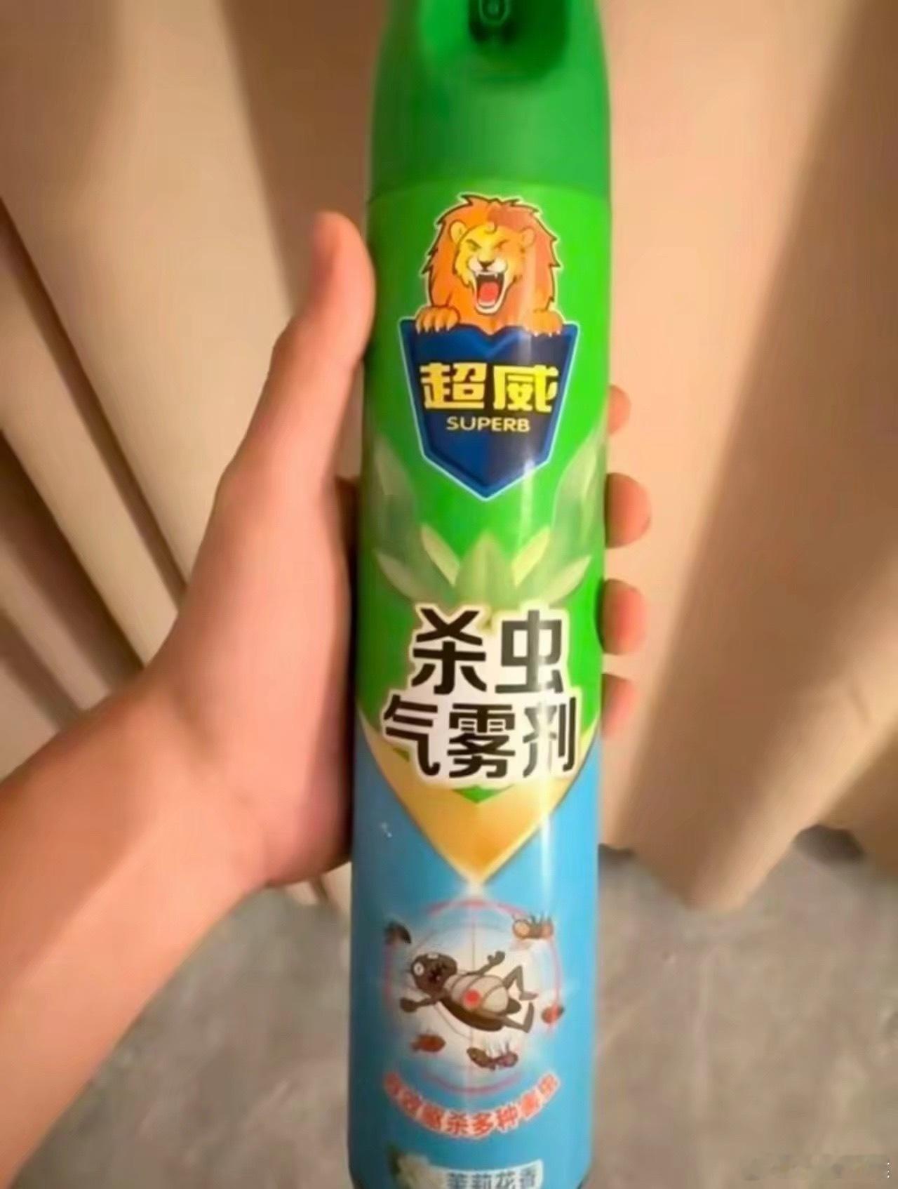 看别人都有喷射奶油吃 我朋友也送了这个喷射奶油给我吃 还是抹茶味的 是个大牌她们