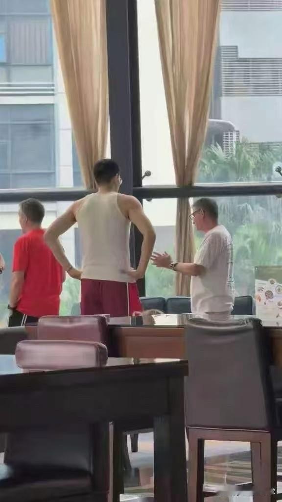 焦泊乔国家队进步明显！能撑起广东内线吗？
中国男篮近两场热身赛对战乌拉圭一赢一负