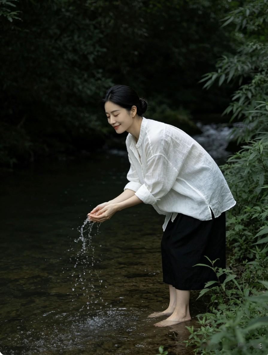很喜欢一段话：“生活就是这样，你有你的烦，我有我的难，人人都有无声的泪，人人都有