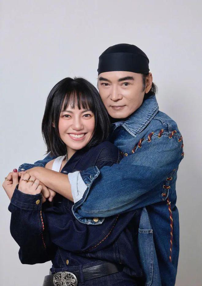 焦曼婷和父亲焦恩俊关系曾经紧张，后因工作争吵长期不交流。焦恩俊用激将法刺激女儿，