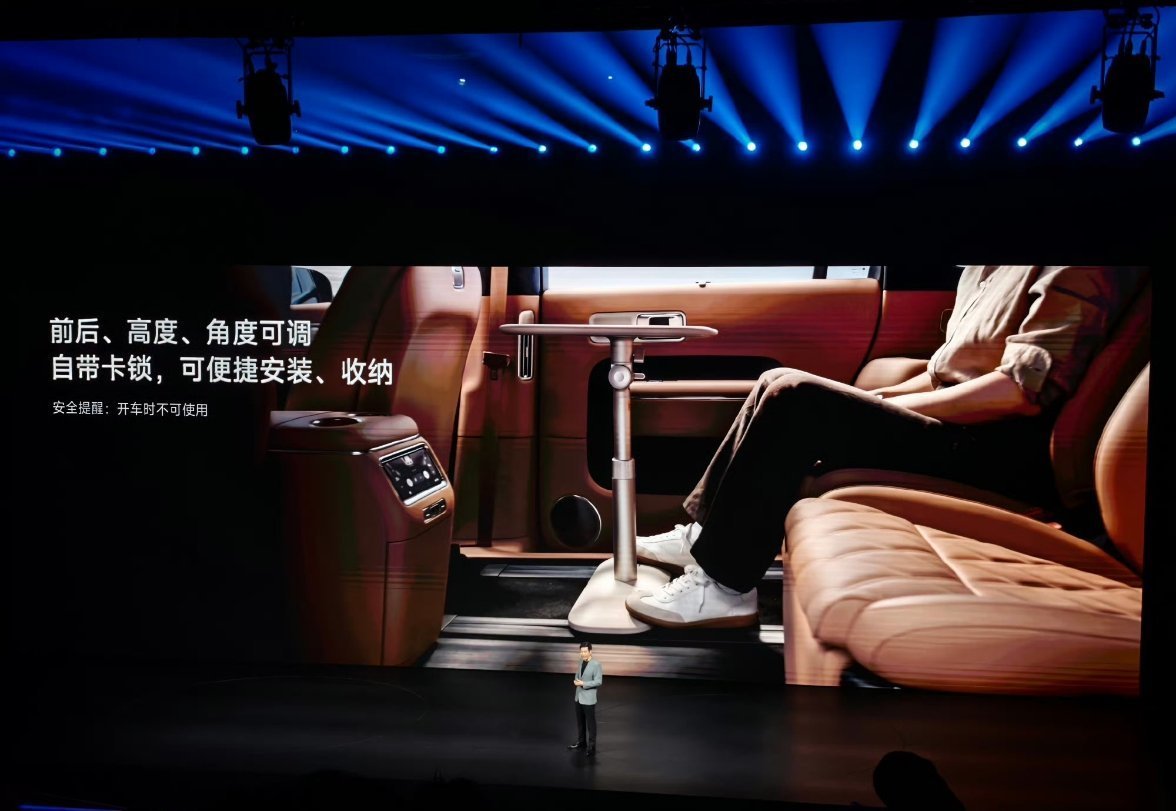 小米澎程自带车内休闲桌板小米澎程技术发布会上，澎程N90 Max的“智能可变大空