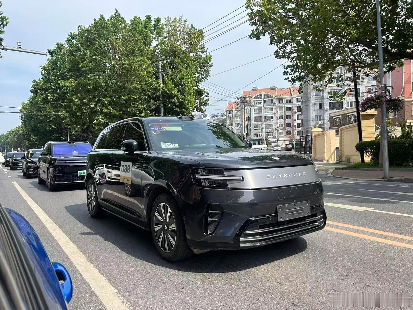 媒体也去拍车了，销售也去培训了，工厂也在生产了，那么什么时候能官宣小米澎程