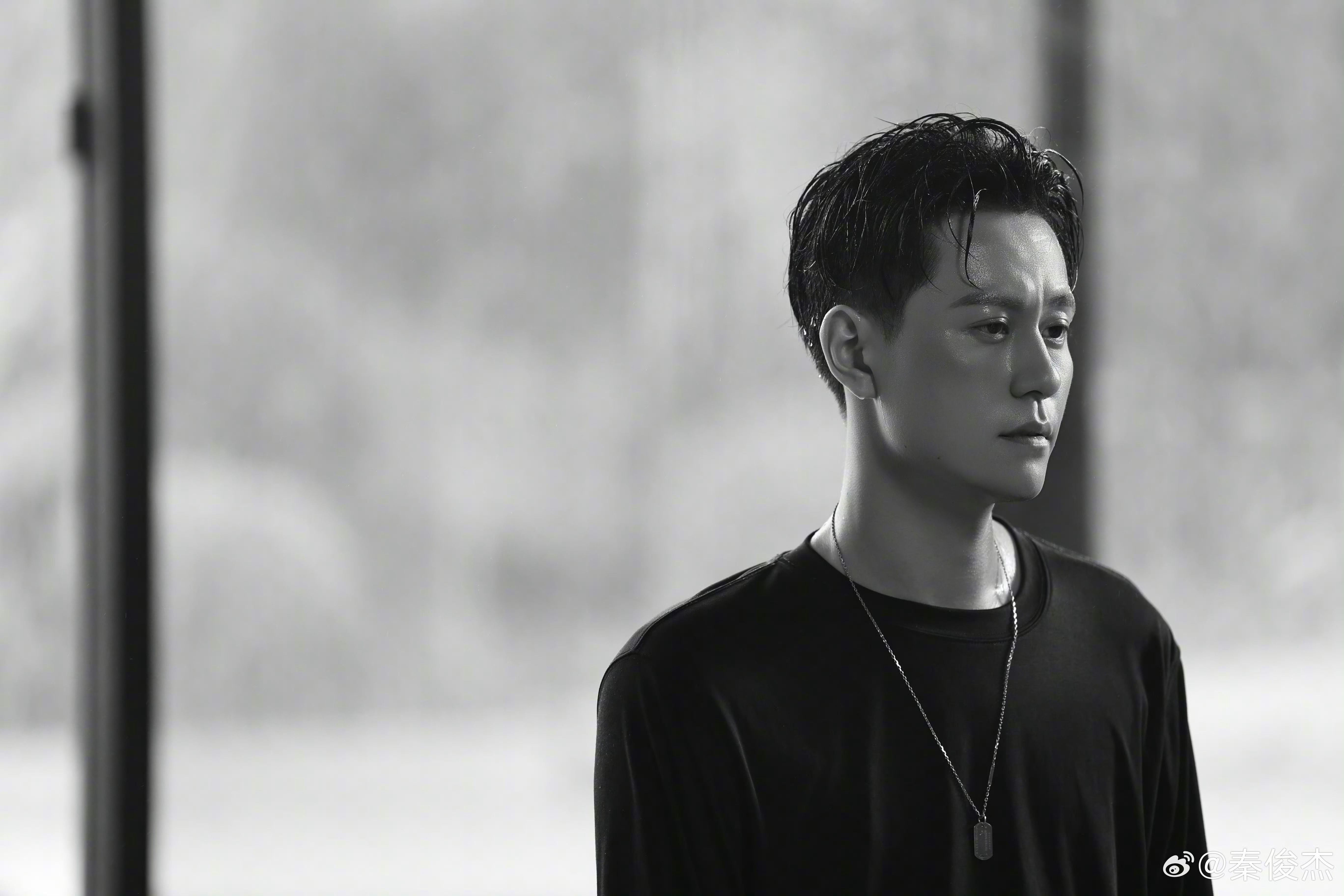 钢铁森林 男二人设太好了，隐忍正义，深情专一，有勇有谋。这么有深度有内涵的角色，