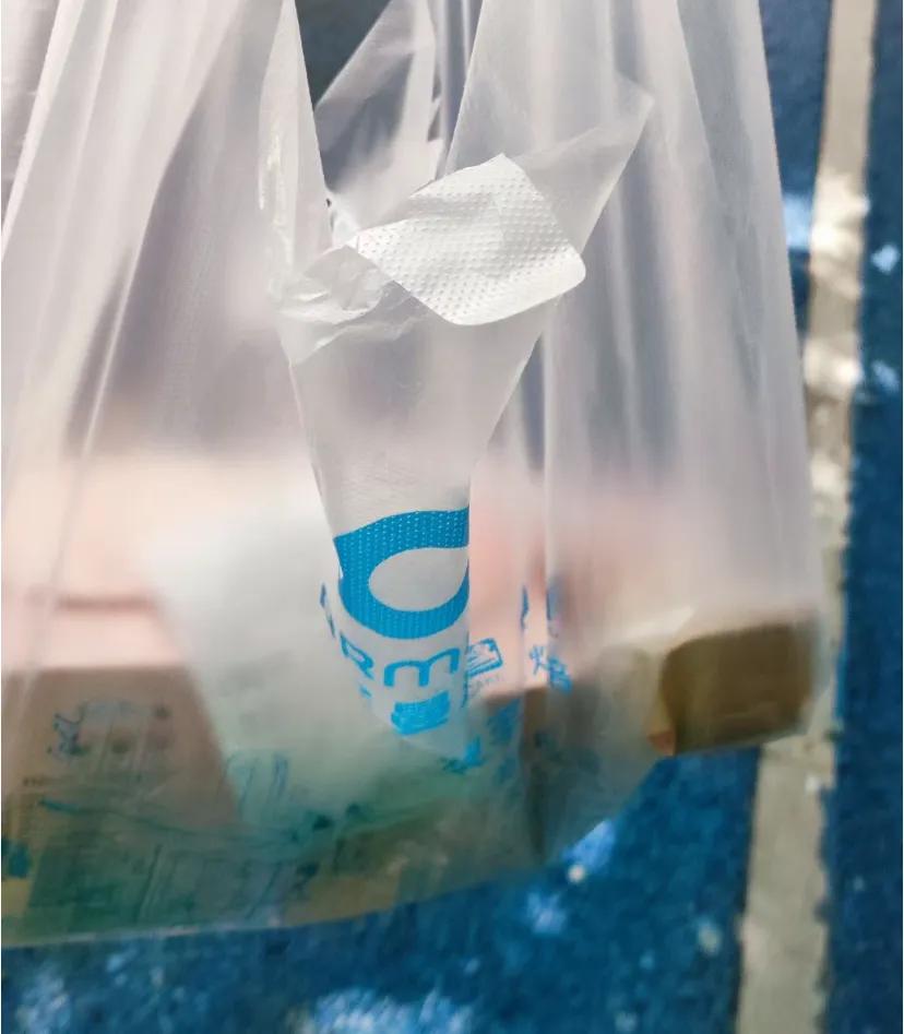 最无用的省钱行为
共享单车15分钟内两元
还没到家我掐着14分钟就停了车然后大太