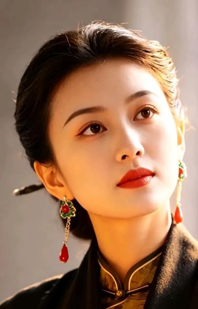 人这一生，其实只有三次改命的机会。
2026年再谈这句话，不能再停在情绪安慰里。