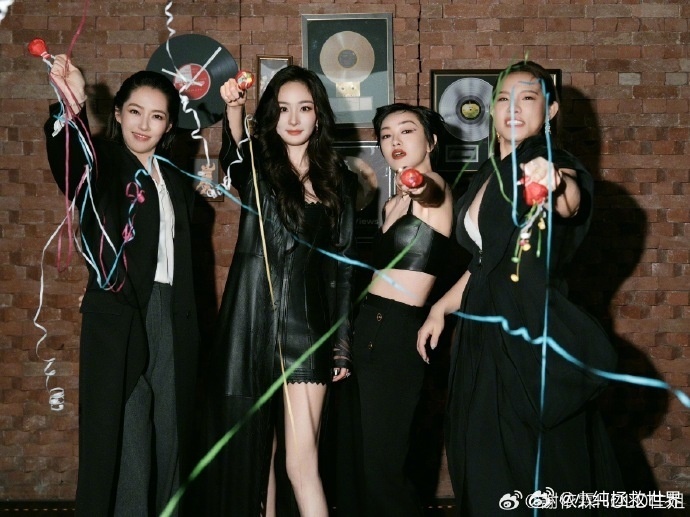 谢依霖用郭碧婷送的杯子装酱油风华合伙人 杯子装的是酱油，装不下的是两个人这么多年